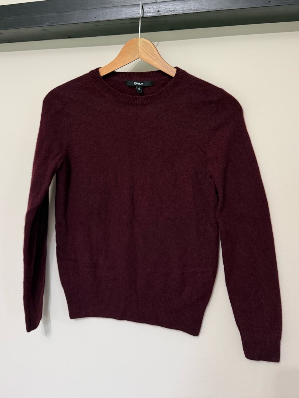 Quince Women’s Crewneck Cashmere Sweater in Burgundy